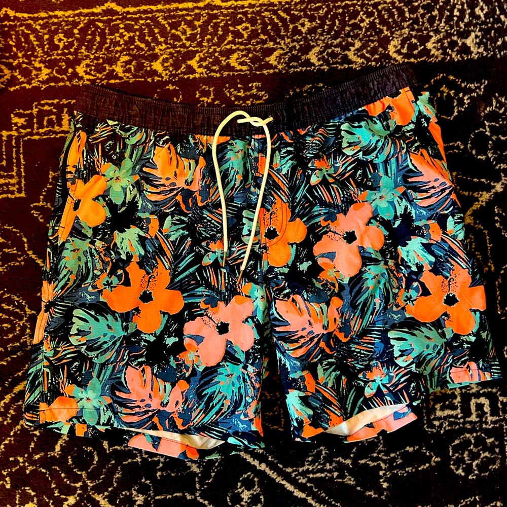 Goodfellows XL swim trunks with nylon liner, flowers